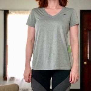 Nike•Dri-Fit•Gray V-Neck•M•028